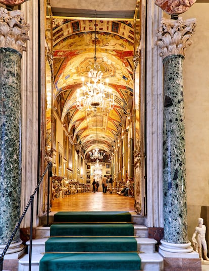 La galería Doria Pamphilj es una gran colección de arte ubicada en el Palazzo Doria-Pamphilj. 