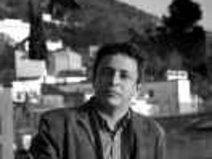 B 33694 - (31/03/2000) - Color - Abdel hamid Beyuki, escritor, autor de libro "La Transición en Marruecos"- Foto : Consuelo Bautista -