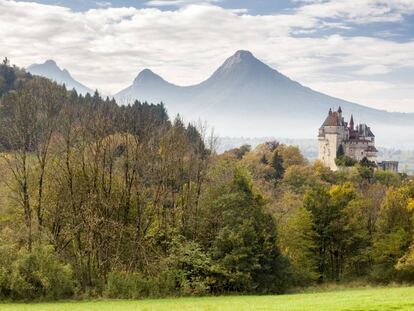 Ch&acirc;teau de Menthon-St.-Bernard, uno de los que, seg&uacute;n la leyenda, inspiraron a Walt Disney, cerca de Annecy (Francia). 