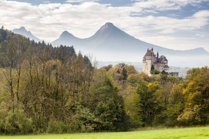 Ch&acirc;teau de Menthon-St.-Bernard, uno de los que, seg&uacute;n la leyenda, inspiraron a Walt Disney, cerca de Annecy (Francia). 