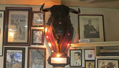 Cap de toro, al bar Bretón de Barcelona.