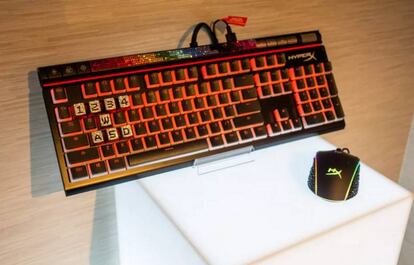 Mirad cómo luce el teclado gaming con cristales de lujo de Swaroski.