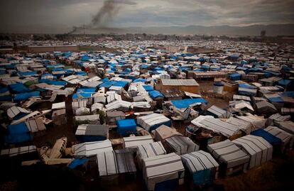 Vista general de un campo de refugiados de Port-au-Prince, Haití, donde viven personas afectadas por el terremoto del 12 de enero de 2010. 28 de septiembre de 2010.