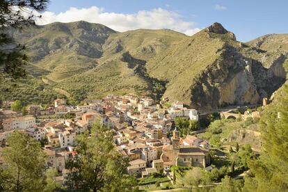 En el Valle del Cidacos (La Rioja) se encuentra Arnedillo, muy conocido por la propiedad medicinal de sus aguas termales.