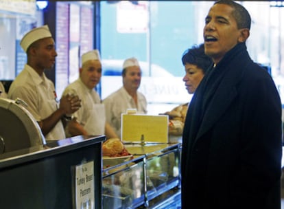 Barack Obama y su asesora Valerie Jarrett deciden almorzar en un café y deli de Chicago