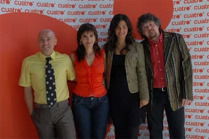 De izquierda a derecha, Ronnie Arias, Llum Barrera, Nuria Roca y Javier Coronas, de <i>Nos pierde la fama.</i>