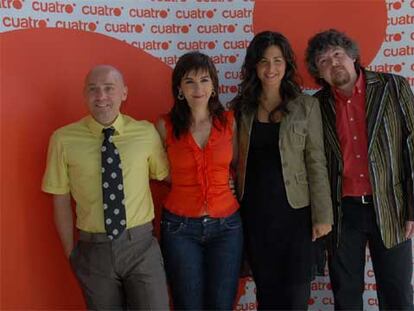 De izquierda a derecha, Ronnie Arias, Llum Barrera, Nuria Roca y Javier Coronas, de <i>Nos pierde la fama.</i>