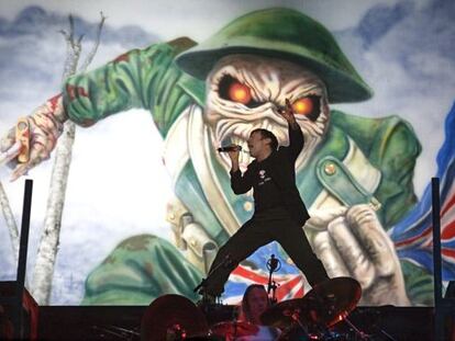 El vocalista de Iron Maiden, Bruce Dickinson, en el BBK Live