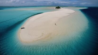 Playa del atolón Nokanhui, en la Isla de los Pinos (Nueva Caledonia), en el Pacífico Sur. 