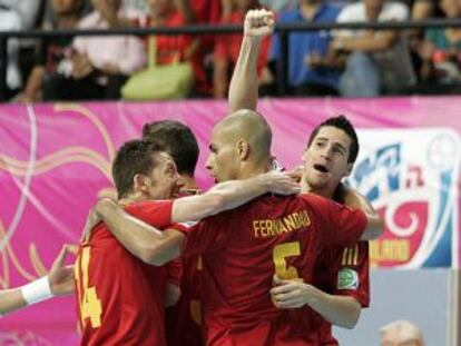 Los jugadores de España festejan el pase a la semifinal.