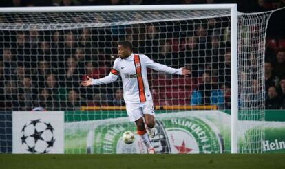 Luiz Adriano, justo después de anotar el gol