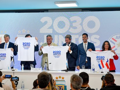 Funcionarios de la Conmebol y de las federaciones de Chile, Argentina, Uruguay y Paraguay, durante la presentación de la propuesta de organización del Mundial 2030, en Ezeiza (Argentina), el 7 de febrero de 2023.