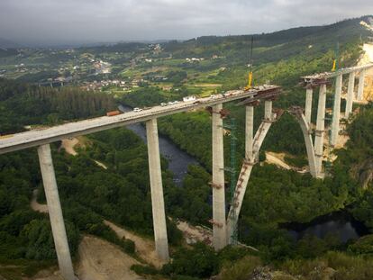 Construcción de la autovía entre Ourense y Lugo (A-56)