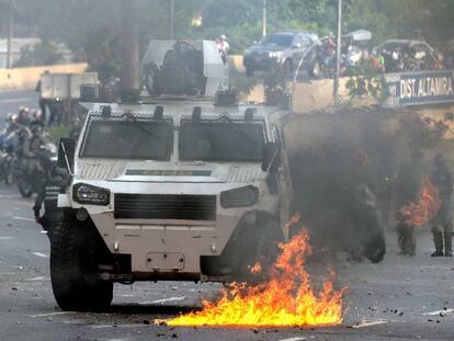 A polícia venezuelana em uma das manifestações da oposição.
