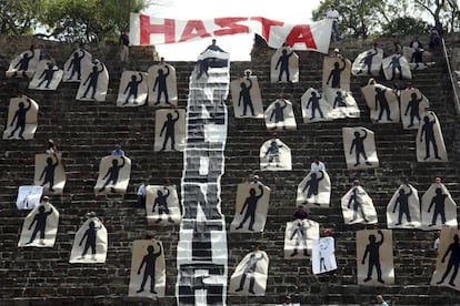 La zona arqueológica de Monte Albán fue tomada por activistas de 'Comuna Oaxaca' para exigir la presentación con vida de los 43 normalistas de Ayotzinapa, Guerrero (México).