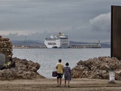 Un creuer al port de Tarragona.