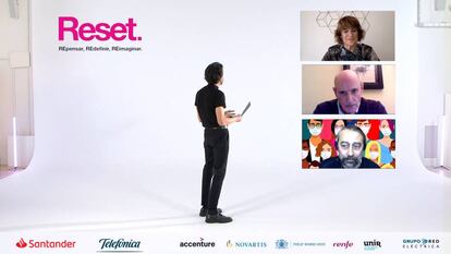 Beatriz González López-Valcárcel, Rafael Bengoa y Adolfo García-Sastre, durante su intervención en Retina Reset