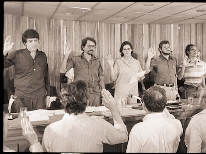 La Junta de Gobierno formada en Nicaragua tras el triunfo de la revolución sandinista en 1979. En la imagen aparecen el escritor Sergio Ramírez, Daniel Ortega, Violeta Chamorro, Alfonso Robelo y Moises Hassan.