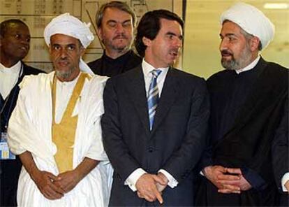 Aznar, con líderes religiosos durante la reunión de la Internacional de los Demócratas de Centro.