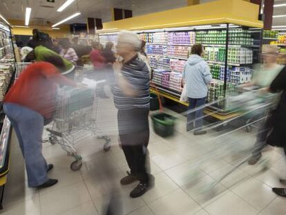 Interior de un supermercado en Vitoria.