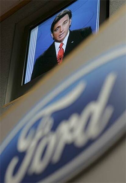 Mark Fields, vicepresidente de Ford, anunciando el plan de ajuste.