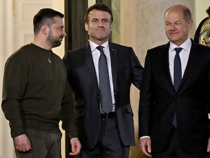 Los presidentes de Ucrania, Volodímir Zelenski; Francia, Emmanuel Macron; y el canciller alemán, Olaf Scholz, el pasado mes de febrero en París.