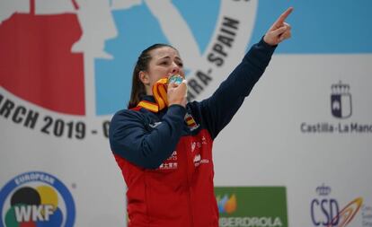 Laura Palacio, dedica el oro en kumite +68kg a su madre.