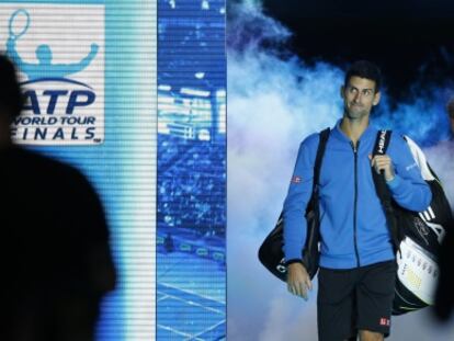 Djokovic accede a la pista del O2 de Londres.