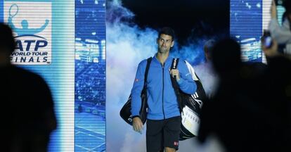 Djokovic accede a la pista del O2 de Londres.