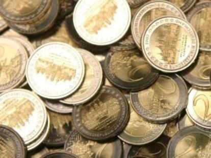 En la imagen, monedas de dos euros recién acuñadas