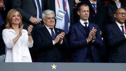 La ministra de Cultura y Deporte, Pilar Alegría, Pedro Rocha, el presidente de la UEFA, Alexander Ceferin, y Philippe Diallo, presidente de la Federación Francesa de Fútbol, durante la final de la Liga de Naciones femenina disputada entre España y Francia.