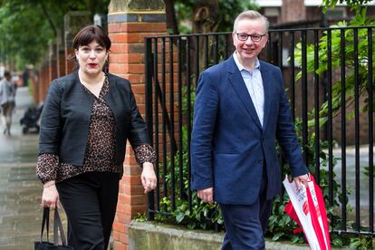 Michael Gove y su esposa Sarah Vine, en Londres en 2016.