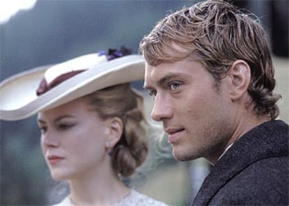 Nicole Kidman y Jude Law, en una escena de <i>Cold mountain</i>.