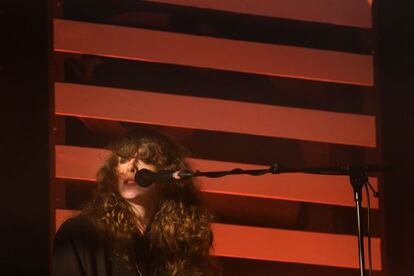 Beach House, el duo de Baltimore, durante su actuacíón en la última jornada del Primavera Sound de Barcelona.