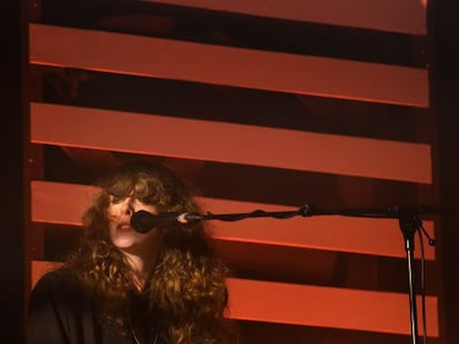 Beach House, el duo de Baltimore, durante su actuac&iacute;&oacute;n en la &uacute;ltima jornada del Primavera Sound de Barcelona.