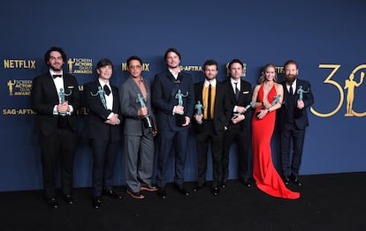 The actors of 'Oppenheimer': from left to right Benny Safdie, Cillian Murphy, Robert Downey Jr., Josh Hartnett, Alden Ehrenreich, Casey Affleck, Emily Blunt and Kenneth Branagh.