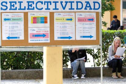 Alumnos de Sevilla preparan las pruebas en la Universidad Pablo de Olavide.