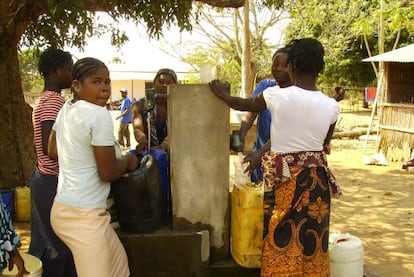 A project to provide drinking water to people in rural Mozambique, by Engineering Without Borders.