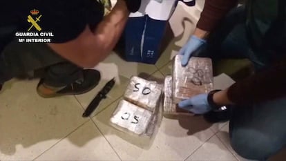 Fardos de dinero en la hawala desmantelada durante la operación Maskoke, de la Guardia Civil, en Málaga.