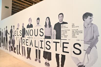 El mural de Leopoldo Pomés con los 32 arquitectos de la muestra 'Los nuevos realistas'