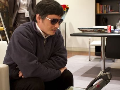 El activista Chen Guangcheng, en una foto del pasado d&iacute;a 2 de mayo facilitada por la Embajada de Estados Unidos en China.