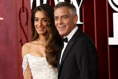 Amal Clooney y George Clooney a su llegada a la alfombra roja.