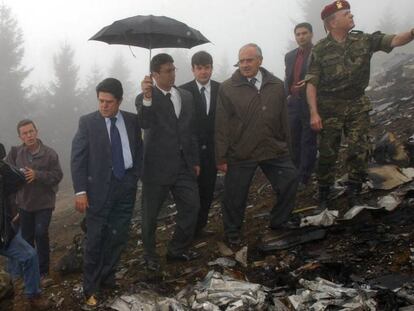 Trillo, en su visita al lugar del accidente del Yak-42 en Trebisonda, en mayo de 2003.