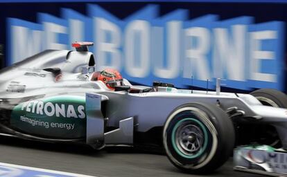 Michael Schumacher, durante una tanda de entrenamientos en Melbourne