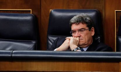 El ministro de Seguridad Social, Inclusión y Migraciones, José Luis Escrivá, durante el pleno celebrado este jueves en el Congreso 