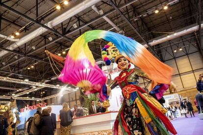 One of the main attractions in the Asian pavilion are the spectacular traditional costumes from Indonesia.