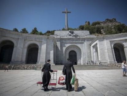 Sánchez dice que no se puede  resignificar  el monumento y propone dejarlo en cementerio civil