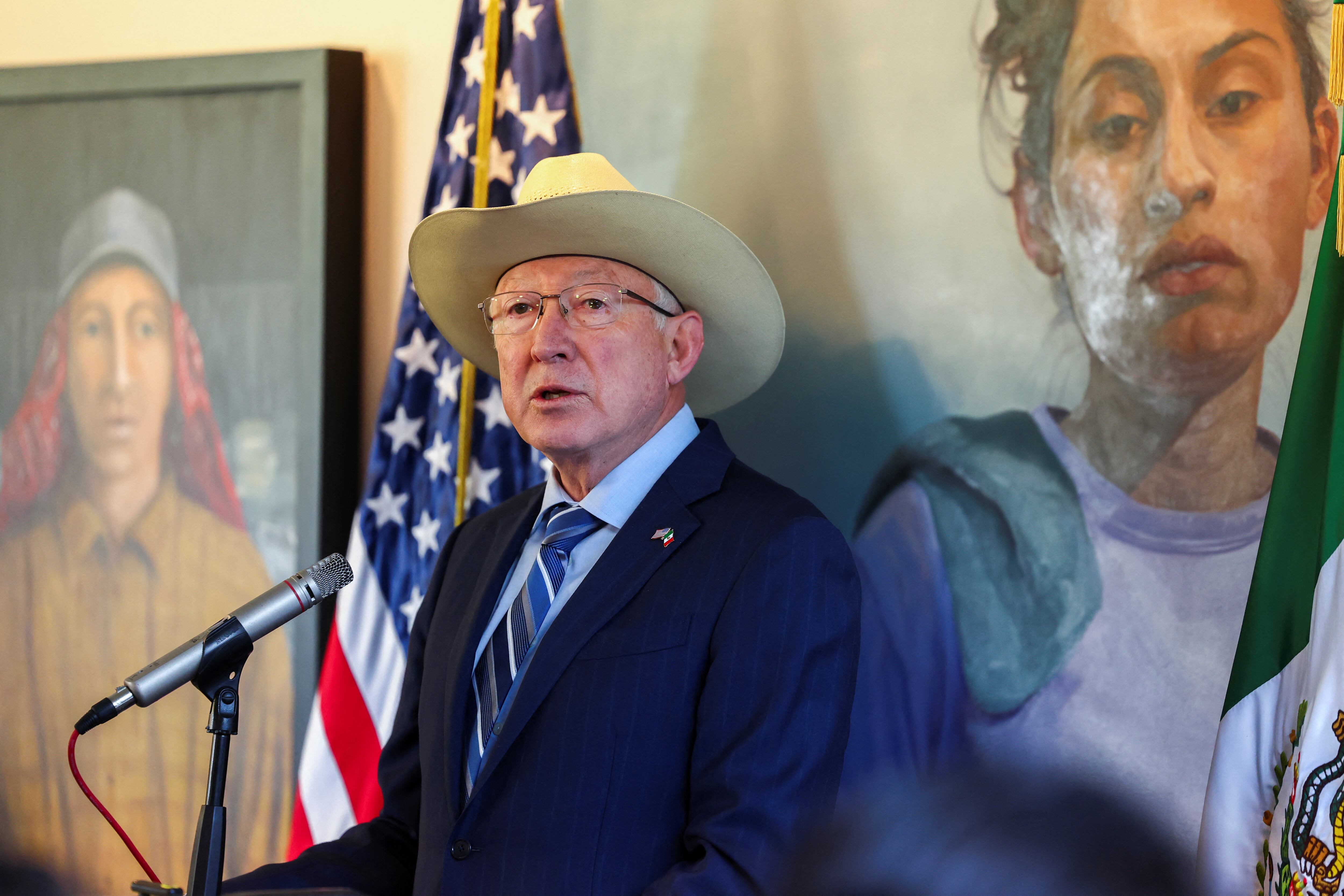 Ken Salazar muestra su cara más dura ante la crisis de violencia en México: “La estrategia de ‘abrazos, no balazos’ no funciona”