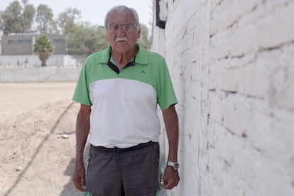 El exfutbolista mexicano Antonio 'La Tota' Carbajal, tras la entrevista con EL PAÍS en 2018.