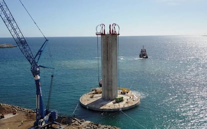 Esteyco construye en la costa de Arinaga, en Gran Canaria, el primer aerogenerador marino de España. Las obras finalizarán en el primer trimestre de 2018.